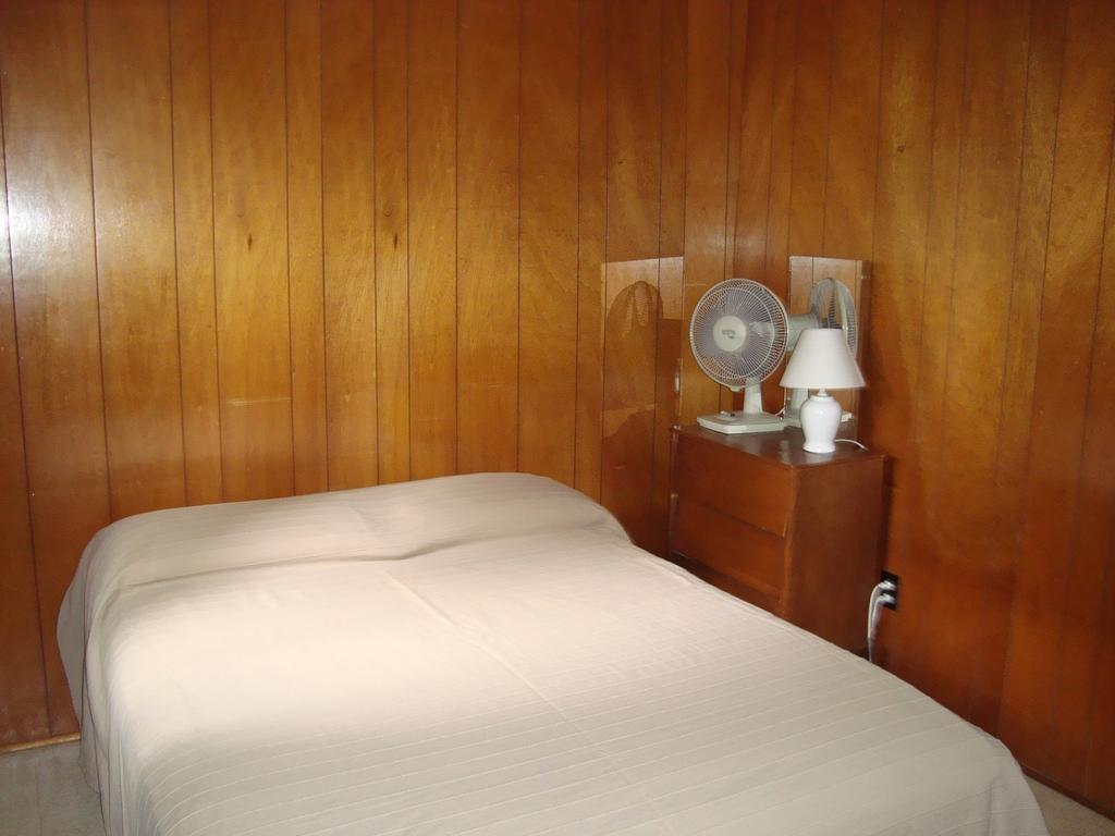 Woodland Cedars Family Cottage Resort Wasaga Beach Room photo
