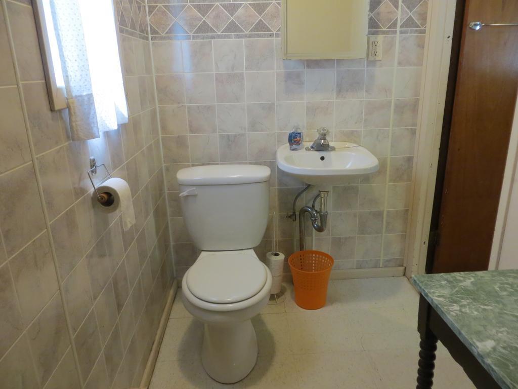 Woodland Cedars Family Cottage Resort Wasaga Beach Room photo
