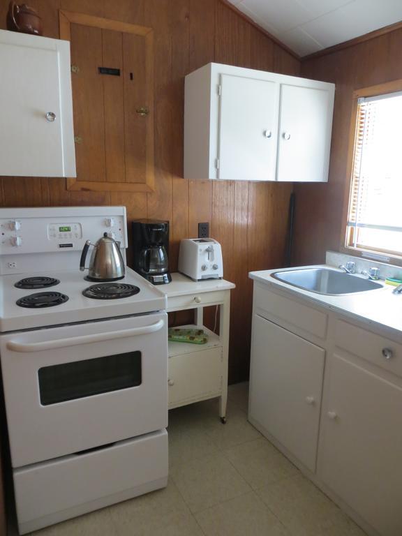 Woodland Cedars Family Cottage Resort Wasaga Beach Room photo