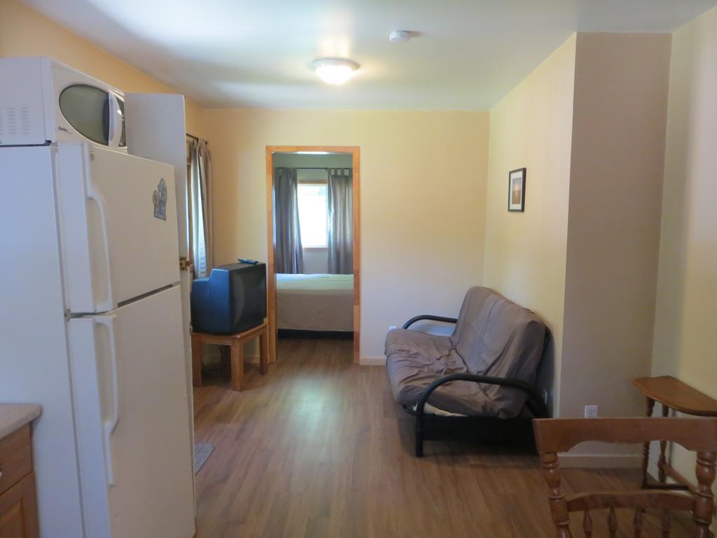 Woodland Cedars Family Cottage Resort Wasaga Beach Room photo