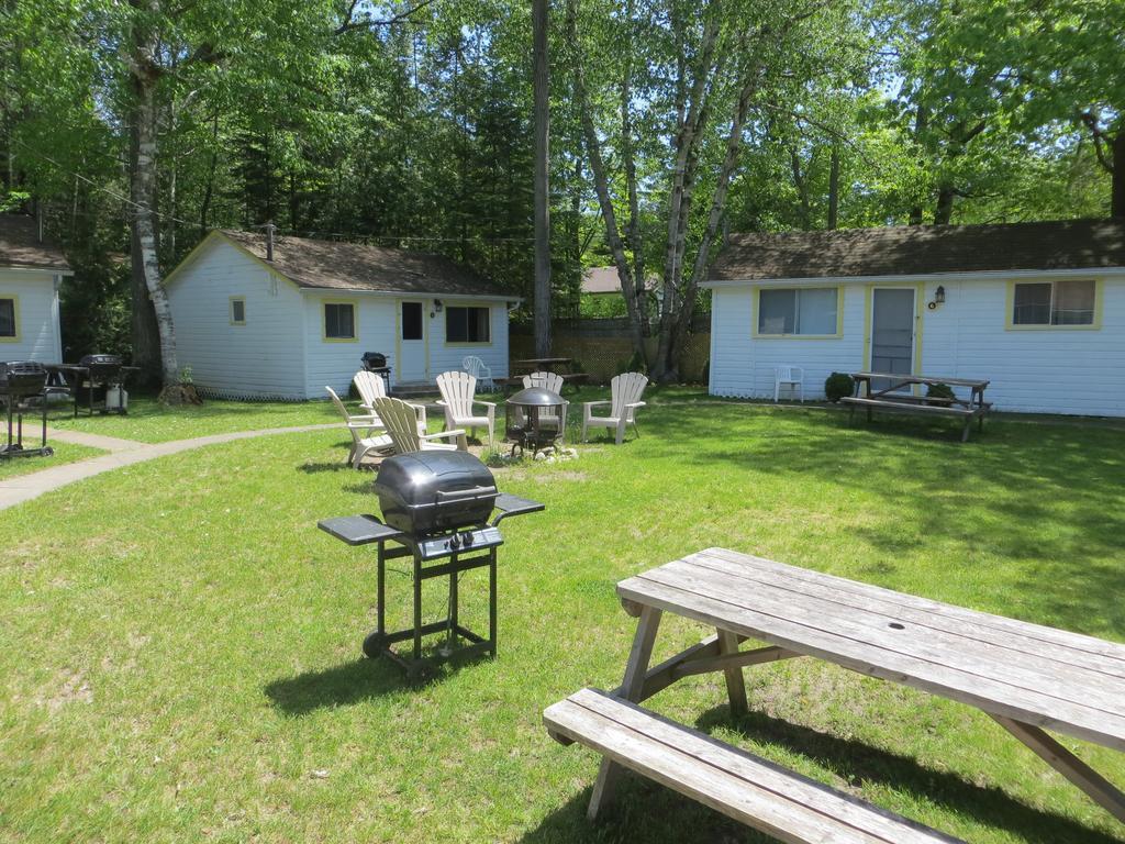 Woodland Cedars Family Cottage Resort Wasaga Beach Exterior photo