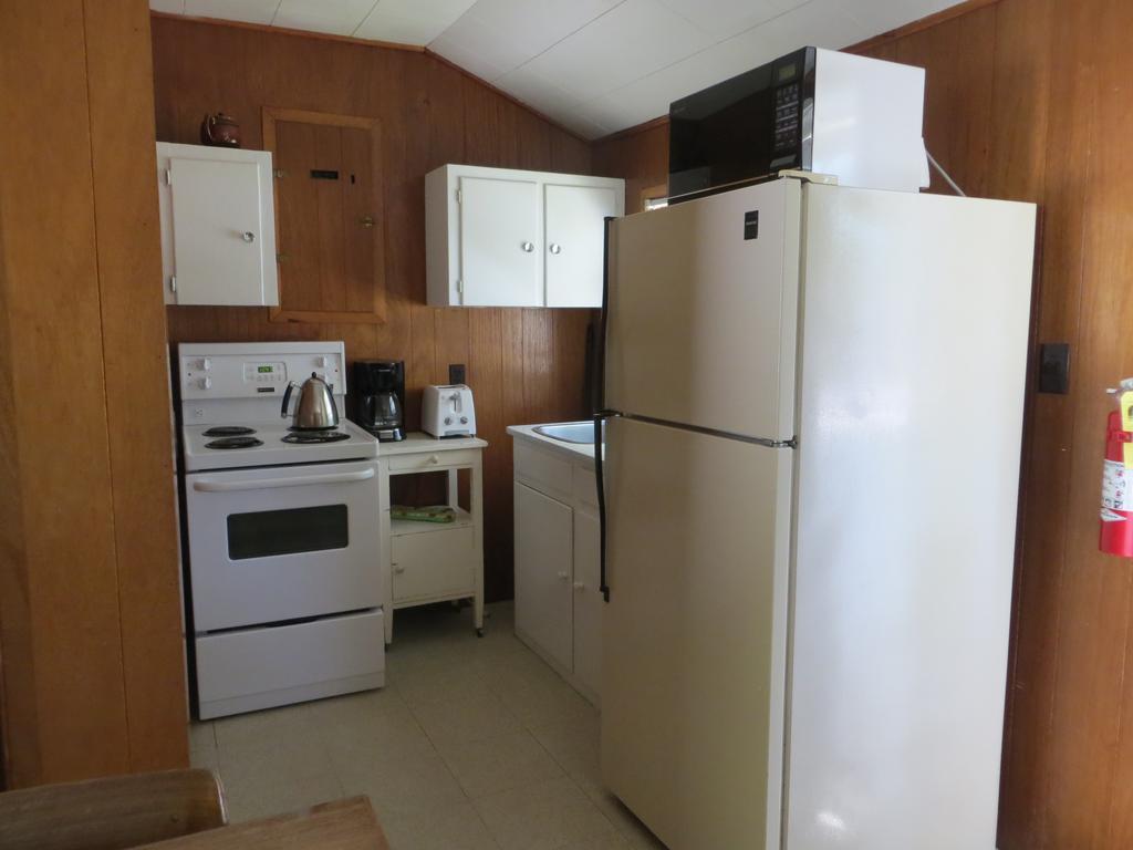Woodland Cedars Family Cottage Resort Wasaga Beach Room photo