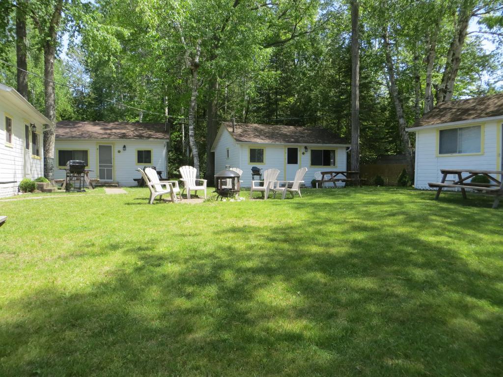 Woodland Cedars Family Cottage Resort Wasaga Beach Exterior photo
