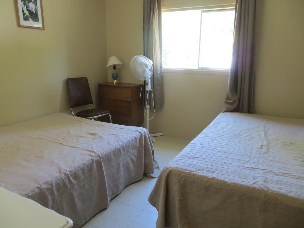 Woodland Cedars Family Cottage Resort Wasaga Beach Room photo
