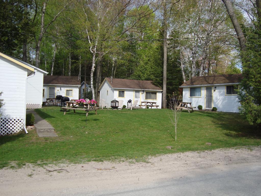 Woodland Cedars Family Cottage Resort Wasaga Beach Exterior photo