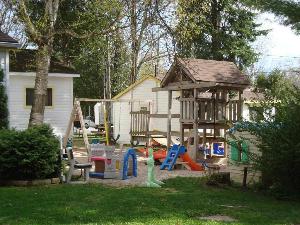 Woodland Cedars Family Cottage Resort Wasaga Beach Exterior photo